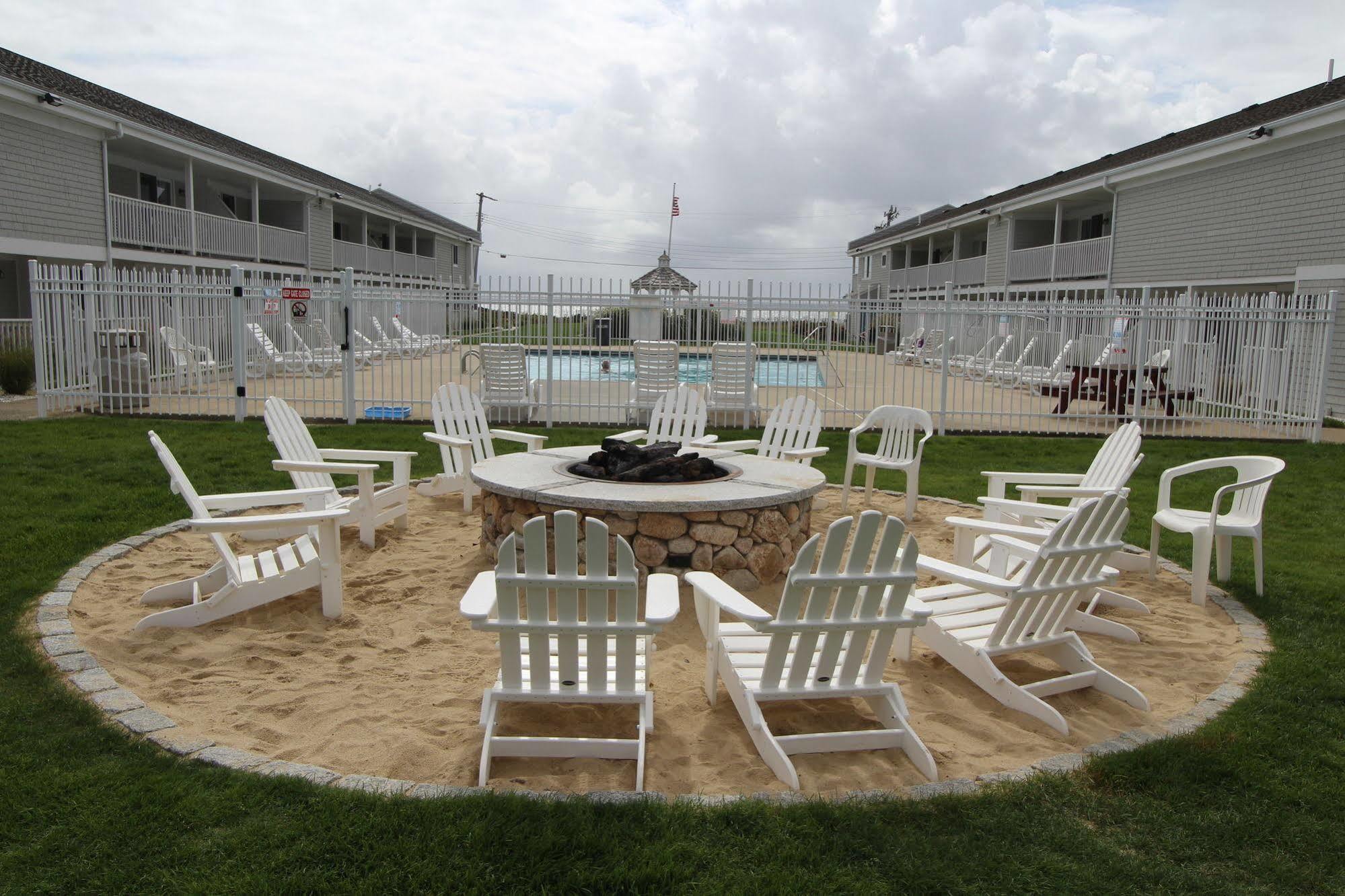 Innseason Resorts Surfside Falmouth Exterior photo